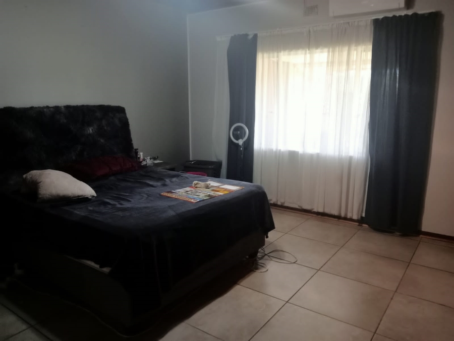 5 Bedroom Property for Sale in Kuruman Northern Cape